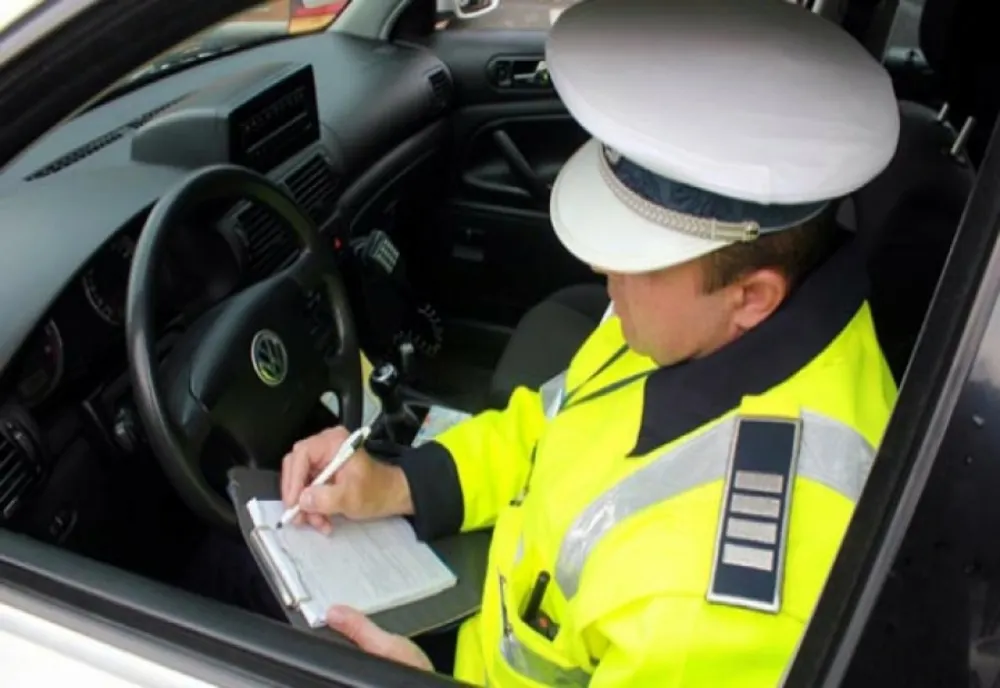 Tânăr de 17 ani depistat la volanul unui autoturism, fără drept de a conduce 