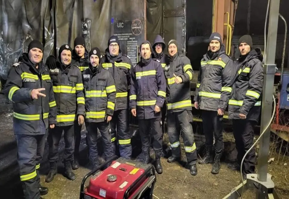 90 de pompieri giurgiuveni au participat, în ultimele zile, la operațiunile de descărcare a autocamioanelor cu ajutoare și de încărcare a tuturor materialelor în trenuri
