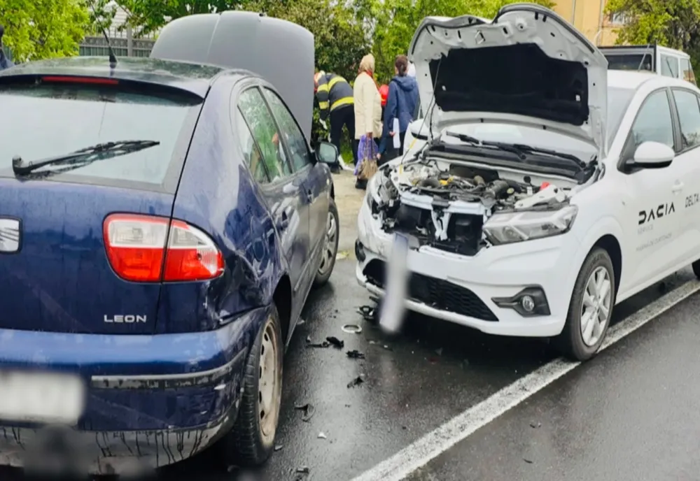 Accident la Crevedia Mare. O şoferiţă a fost rănită