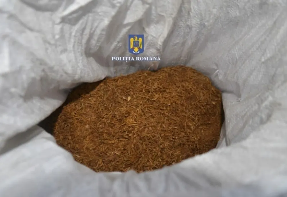 Giurgiu. Bărbat reţinut după ce poliţiştii au găsit în maşina sa 100 de kilograme de tutun, fără documente