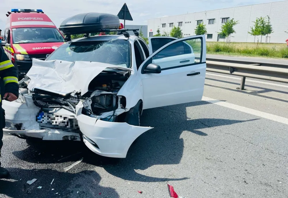 Accident rutier pe A1, la intrarea în capitală. Două femei şi un copil au fost răniţi