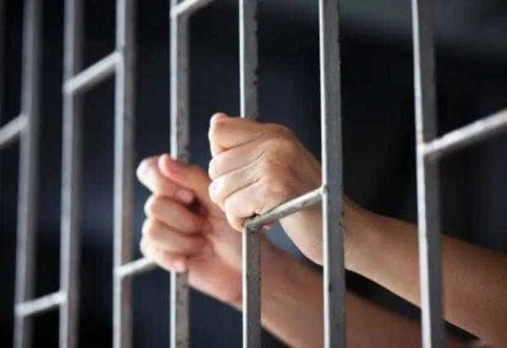 FEMEIE DE 67 DE ANI, ARESTATĂ PENTRU OMOR DUPĂ CE AR FI UCIS UN BĂRBAT ÎNTR-O CLĂDIRE PĂRĂSITĂ DIN CAPITALĂ