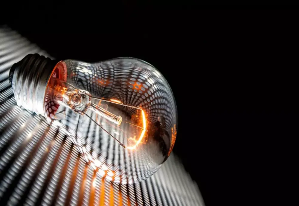 MINISTRUL ENERGIEI: ROMÂNII CU UN CONSUM MAI MARE DE 300 KWH AR TREBUI SĂ VADĂ O REDUCERE A FACTURILOR