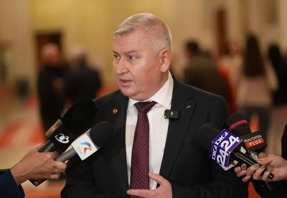 FLORIN ROMAN ACUZĂ: BLAT POLITIC ÎNTRE PSD/AUR ȘI MARCEL CIOLACU/GEORGE SIMION, SPRIJINIT DISCRET DE CCR ȘI DE DISPARIȚIA STRATEGICĂ A DIANEI ȘOȘOACĂ 