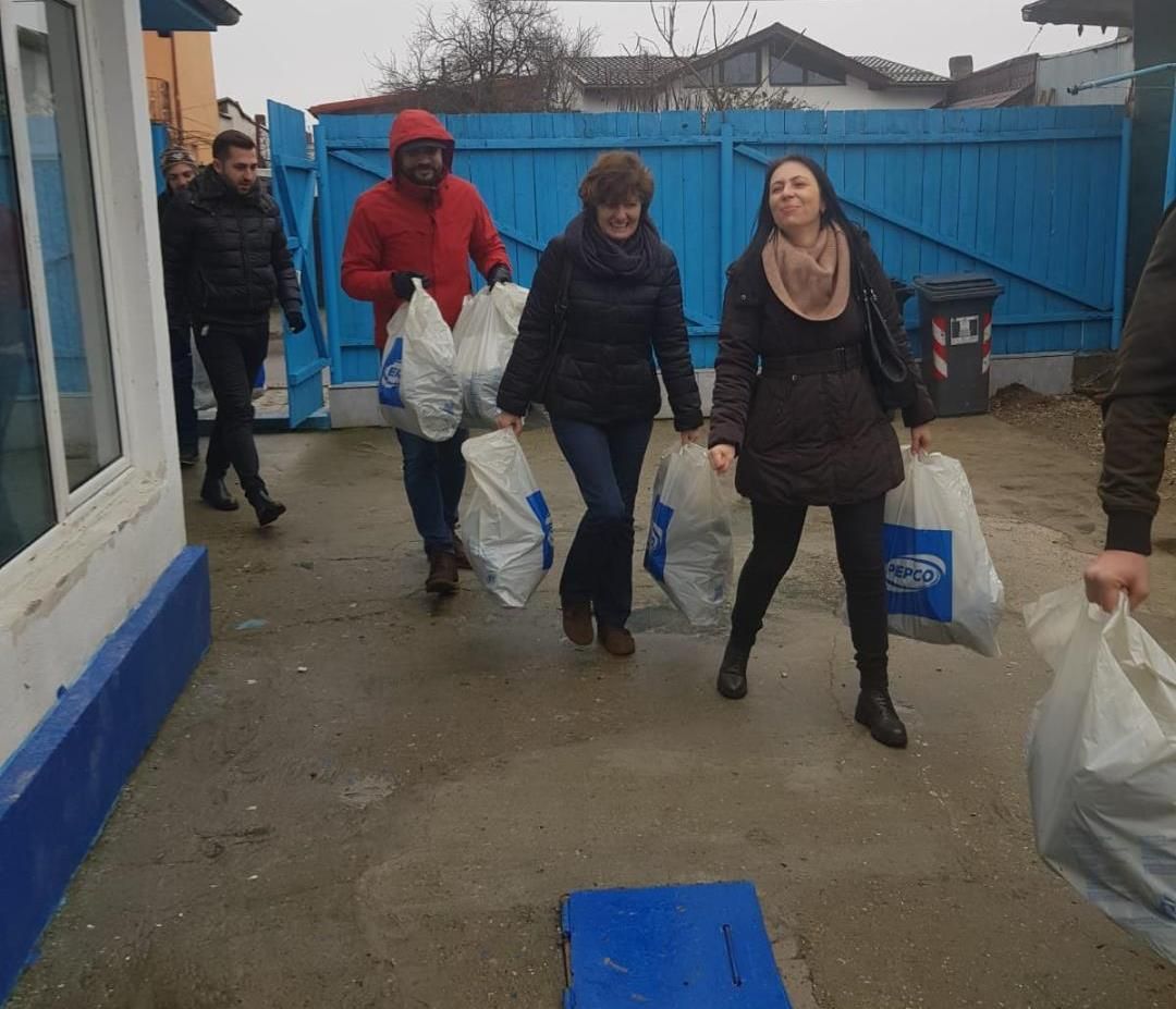 mesagerii lui Moș Crăciun la case de tip familial la Giurgiu