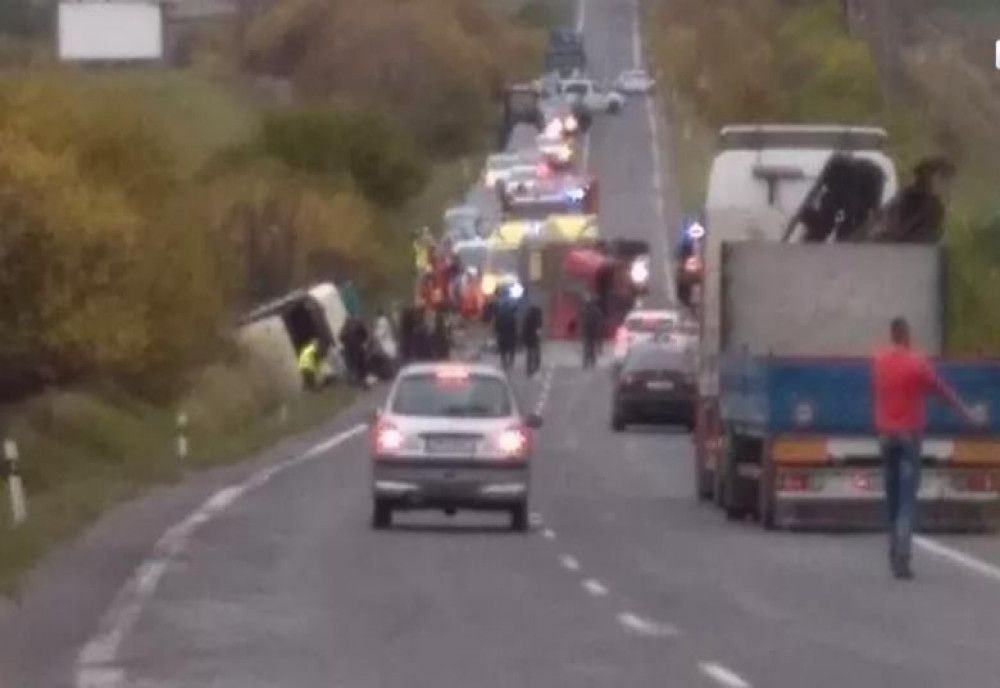  Carnaj pe șosea: Cel puţin 13 morţi şi zeci de răniţi în urma unui accident rutier produs în Slovacia 
