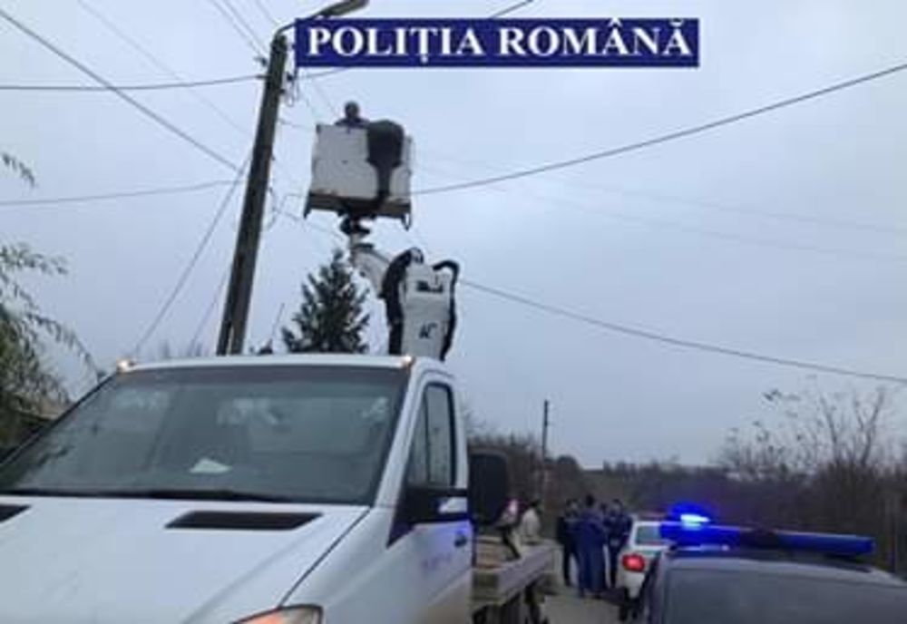 Percheziții la persoane bănuite de furt de energie electrică
