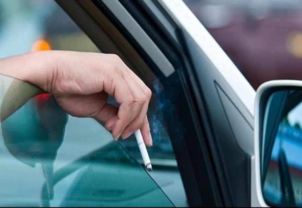 Ce amenzi riscă şoferii care aruncă chiştoace pe geamul maşinii