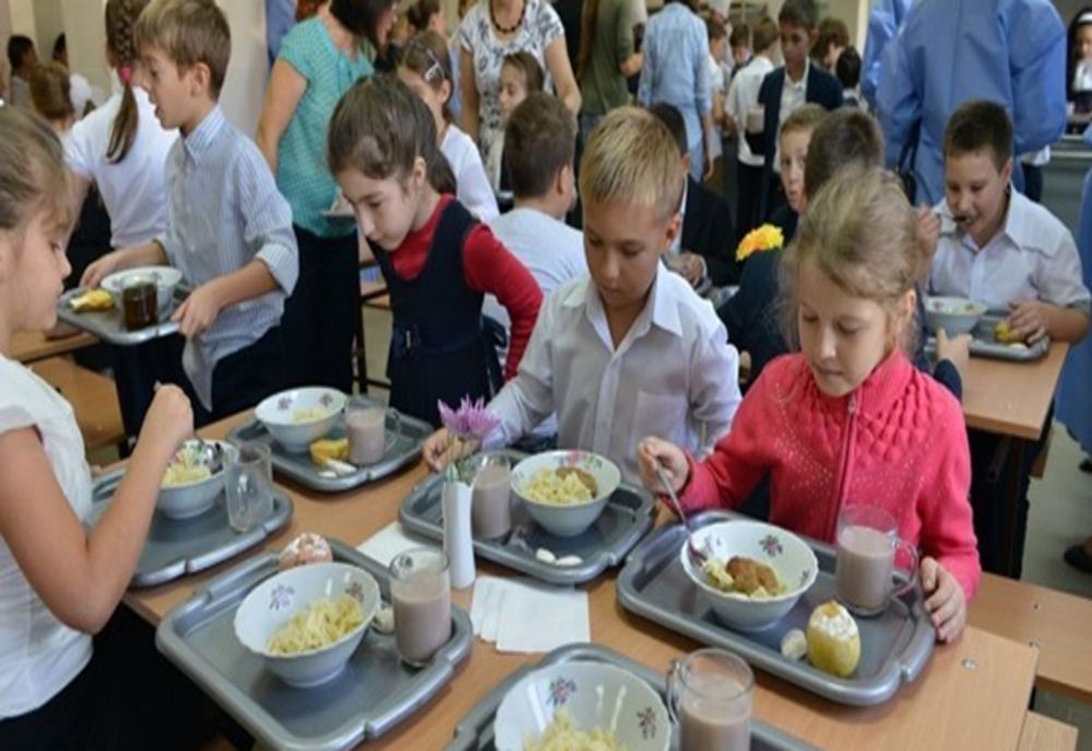 Proiect pilot! O masă caldă pentru şcolarii nevoiaşi, de la ţară