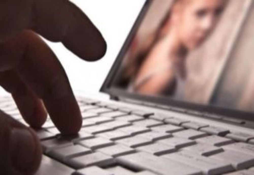 Părinţi români acuzaţi că şi-au violat copiii. Printre victime, bebeluși de câteva luni