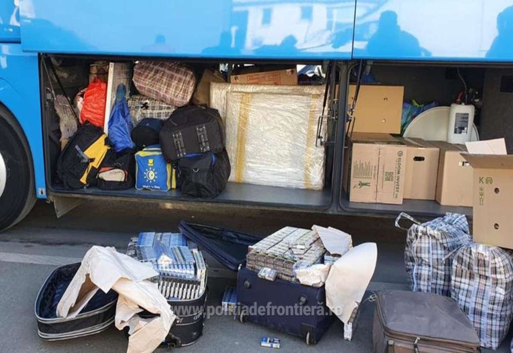 Peste 2.000 de pachete de țigări de contrabandă, confiscate de la doi bulgari