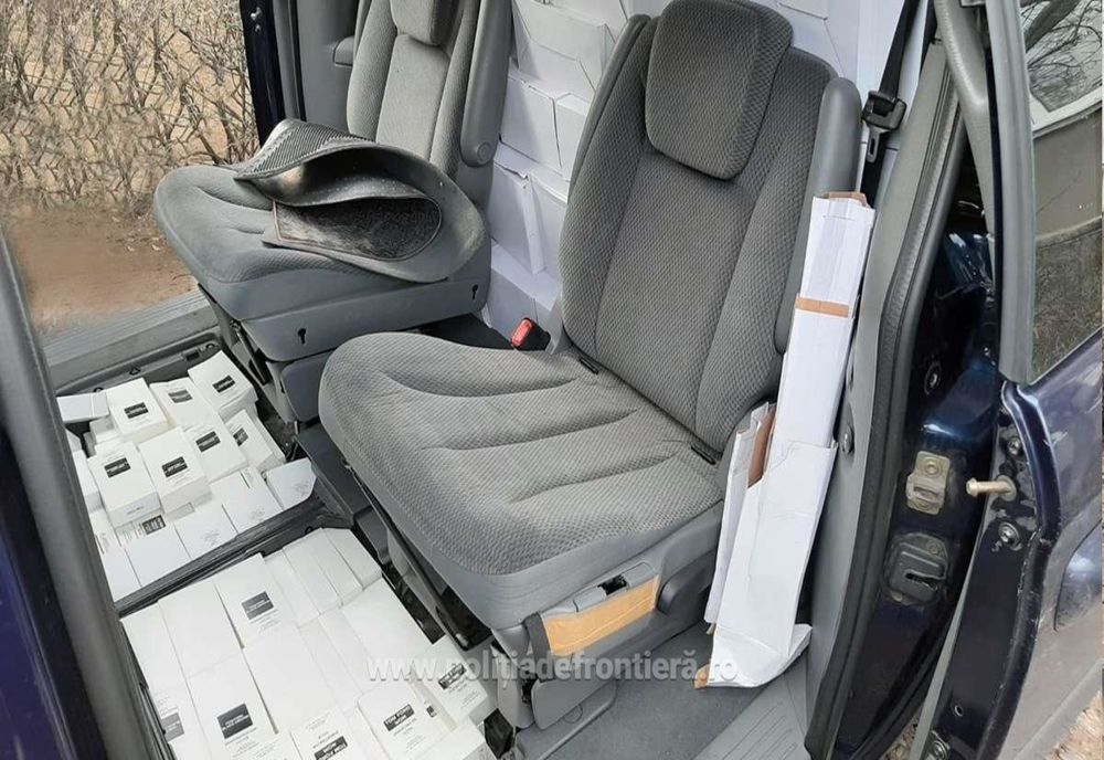Parfumuri, textile și încălțăminte ”de firmă”, confiscate de polițiștii de frontieră de la Giurgiu