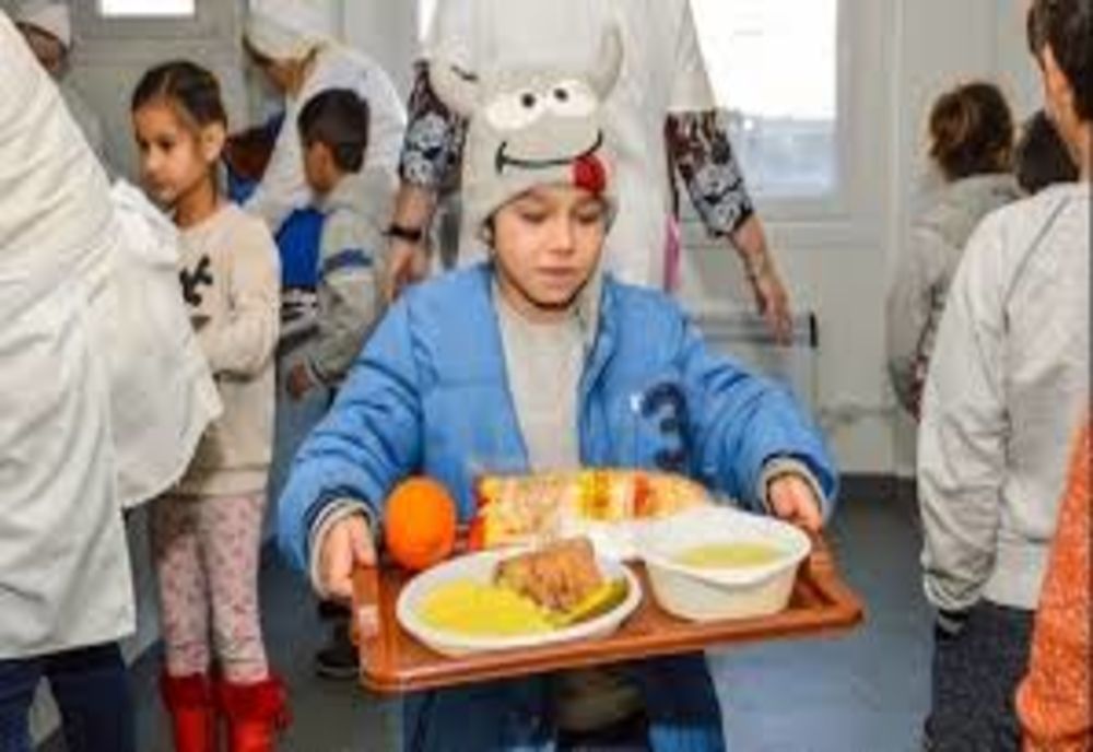 Zeci de mii de elevi sunt vizaţi de ședința de luni a Guvernului