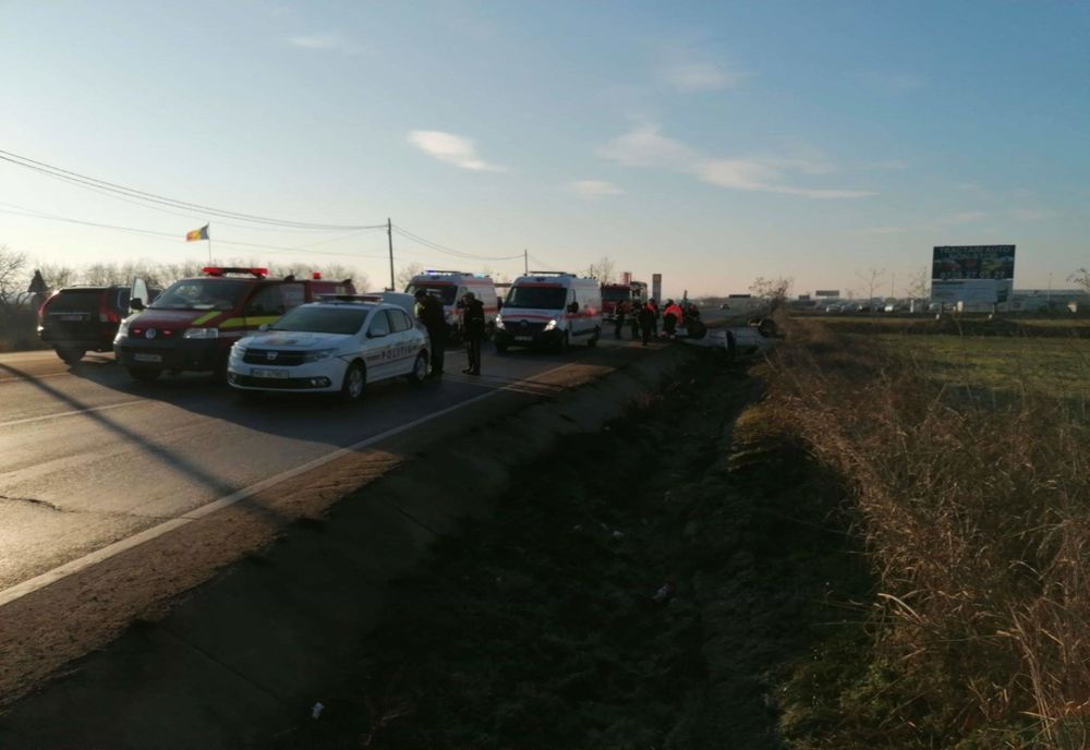 Autoturism răsturnat pe DN 5. Șoferul nu a adaptat viteza la condițiile de drum