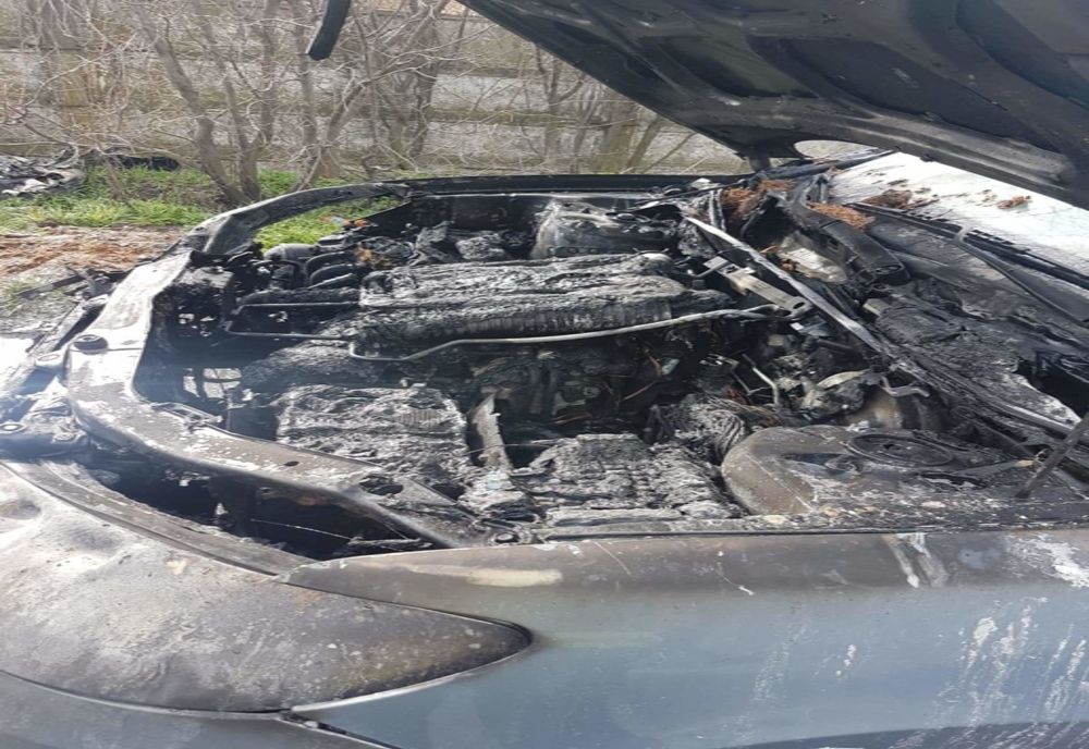 Autoturism în flăcări, într-o localitate din județul Giurgiu