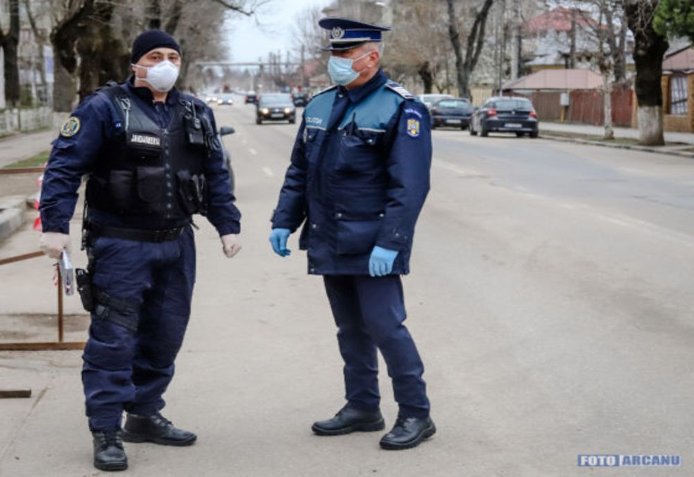 Giurgiuvean care a încălcat măsura izolării la domiciliu, amendat și dus în carantină. Dosare penale și sute de amenzi aplicate de polițiști 