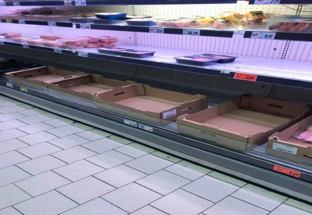 Magazine golite de frica coronavirusului, în Giurgiu