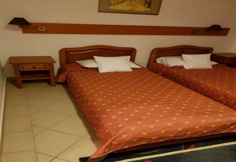 ”Nu este adevărat că persoanele aflate în carantină la hotel Sunny nu dispun de condiții bune de cazare”. Cine spune asta