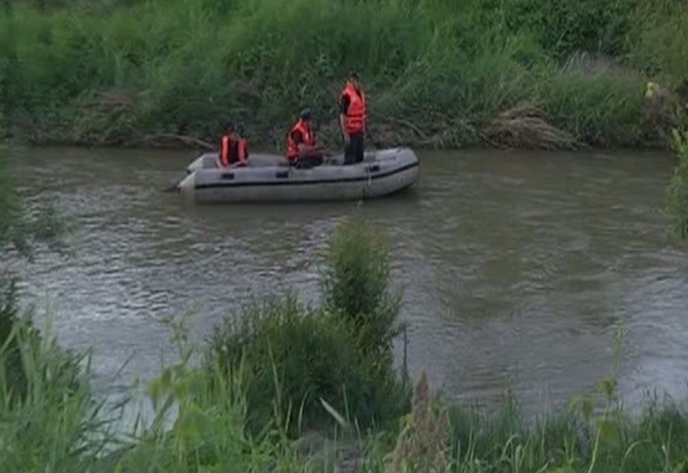 O femeie din Uzunu a decedat după ce a rămas blocată într-o acumulare de apă