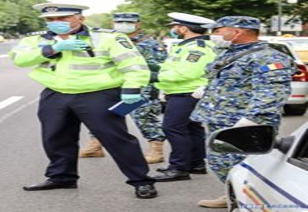 Peste 300.000 de români au fost amendaţi pentru încălcarea restricţiilor 