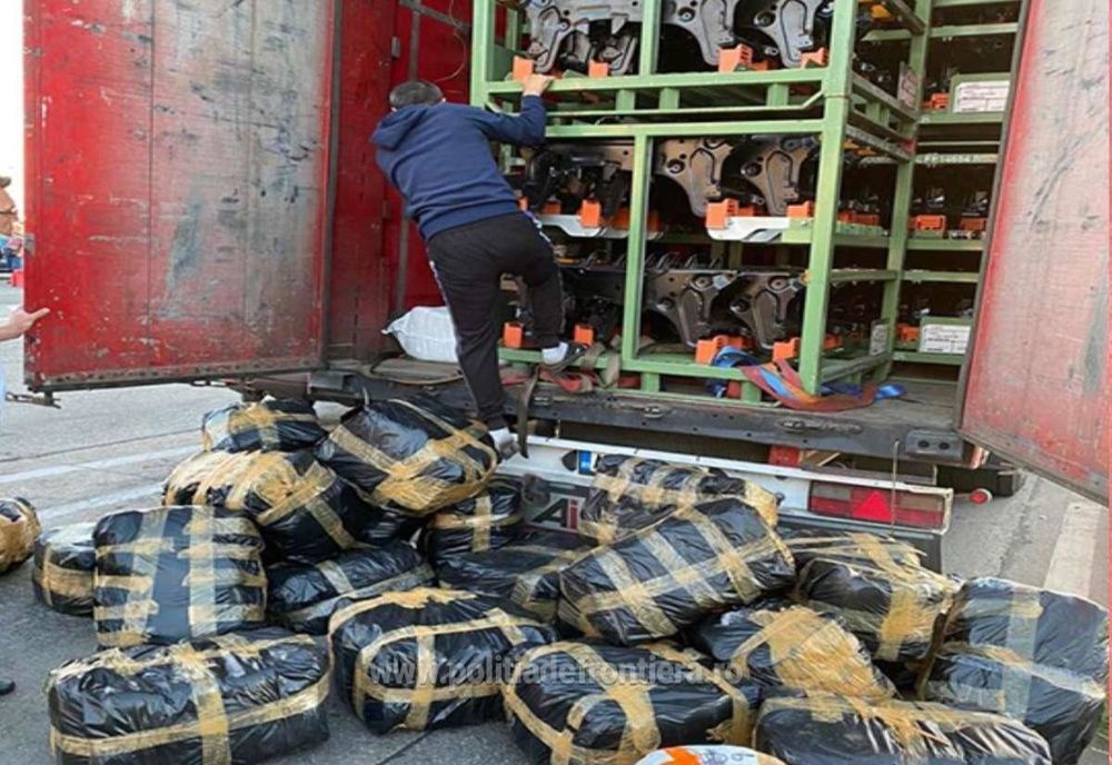 Bunuri contrafăcute în valoare de peste 270.000 de lei, confiscate de polițiștii de frontieră de la Giurgiu