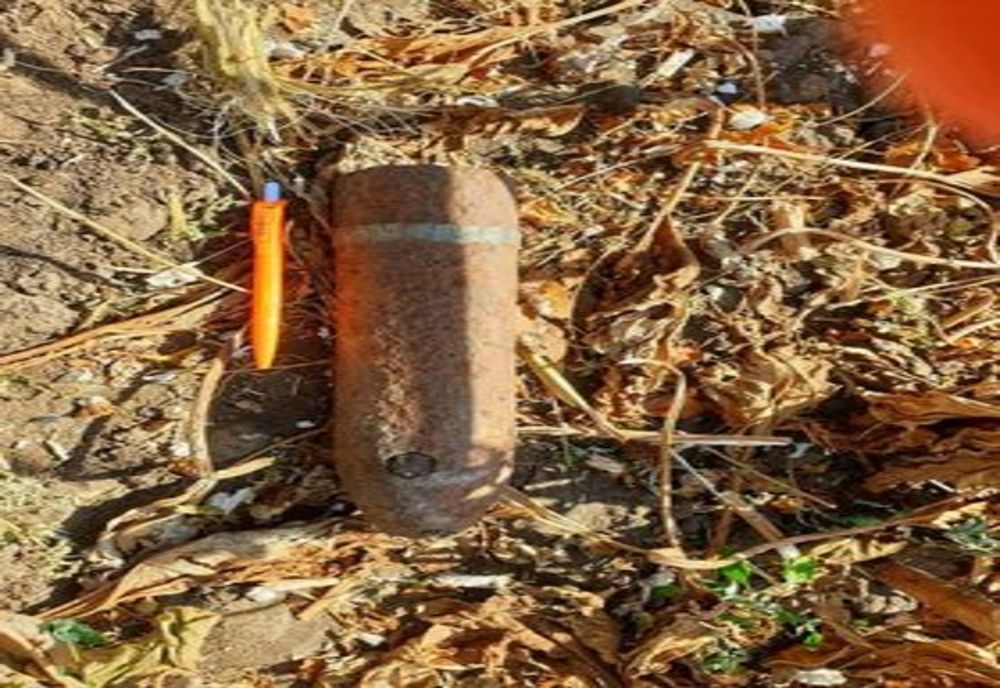 Proiectil de calibrul 76 mm descoperit de un localnic în localitatea Mihai Bravu