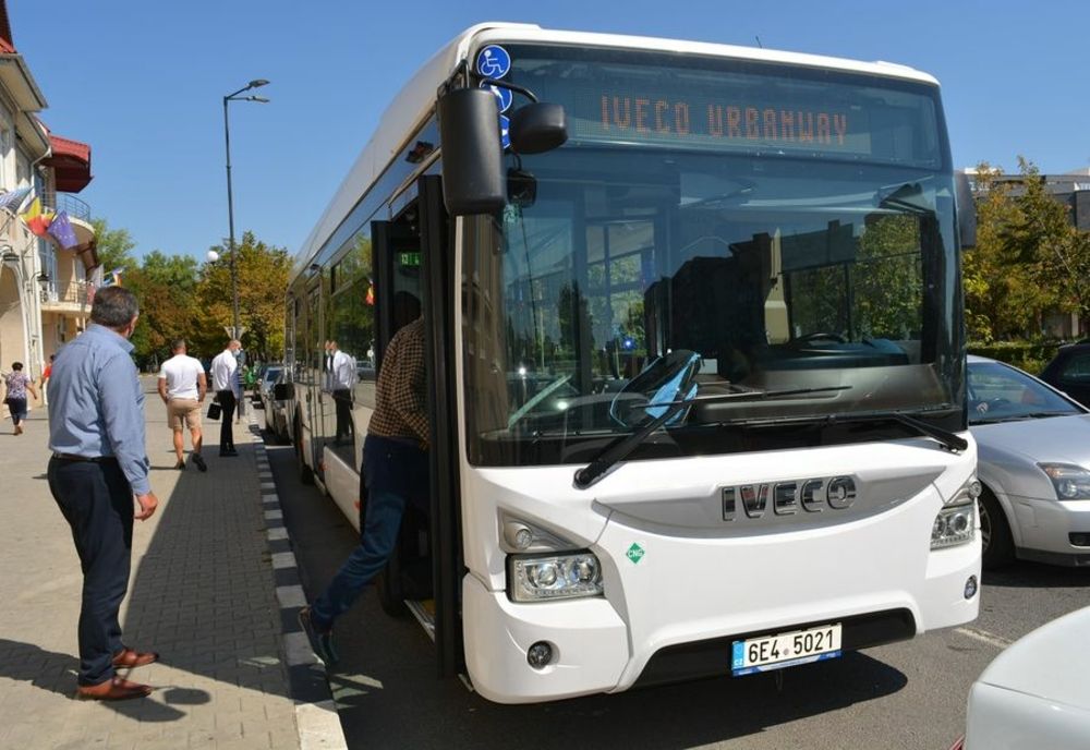 Un autobuz demonstrativ pe gaz comprimat (CNG) va circula prin oraș începând de astăzi