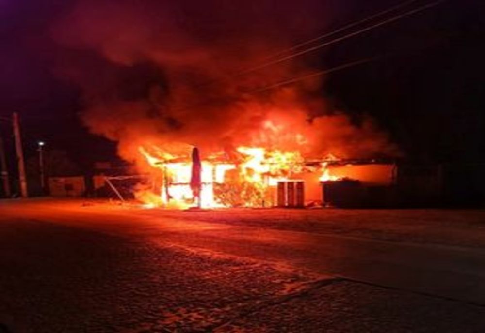 Magazin din Joița distrus de un incendiu