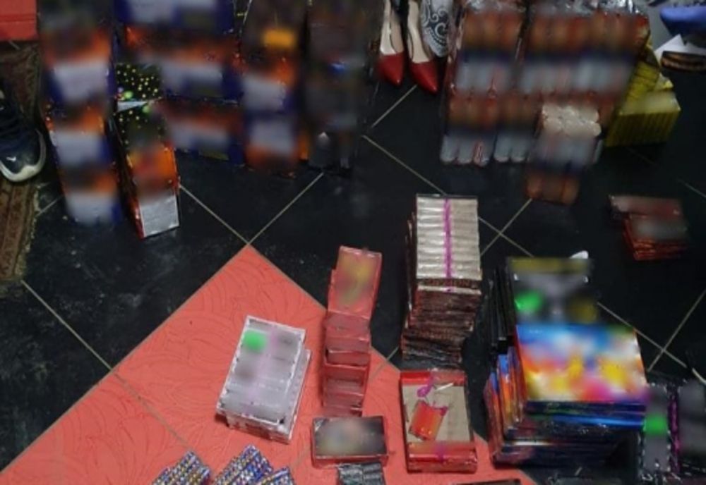 Peste 10.000 de petarde și artificii, confiscate de polițiștii din Giurgiu în urma unor percheziții