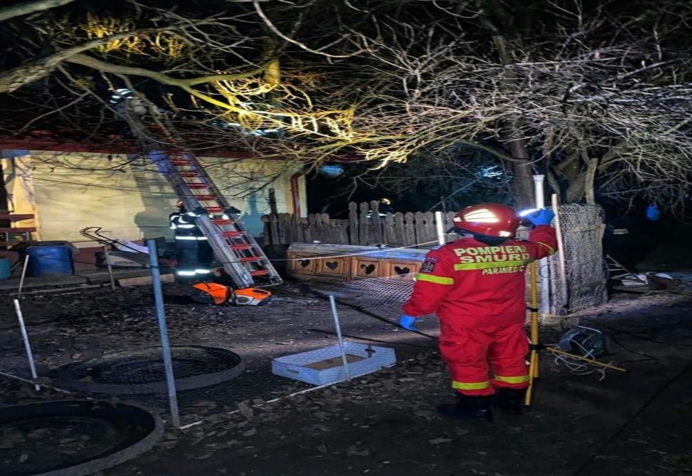 Incendiu violent în Vedea. O casă a luat foc de la coșul de fum al centralei termice