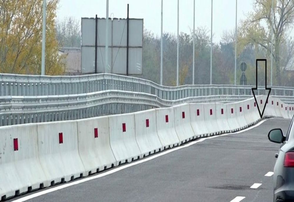 La două luni de la inaugurare, podul de peste Argeș, de la Adunații-Copăceni, e plin de denivelări. Șoferii sunt revoltați 