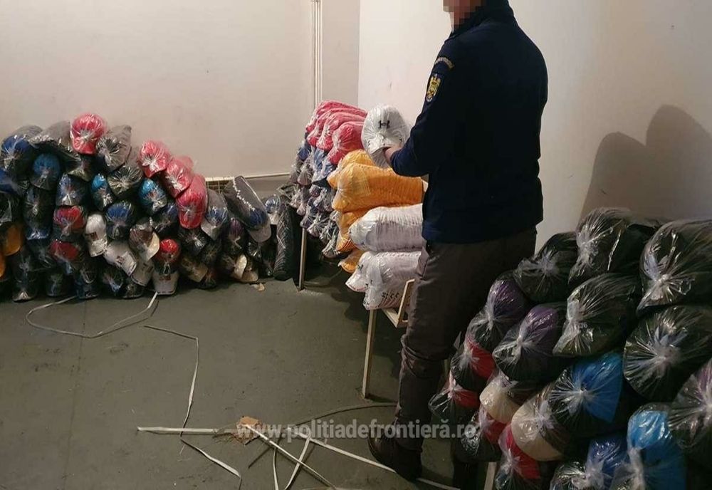 Mii de parfumuri și șepci contrafăcute, confiscate de polițiștii de frontieră de la Giurgiu 