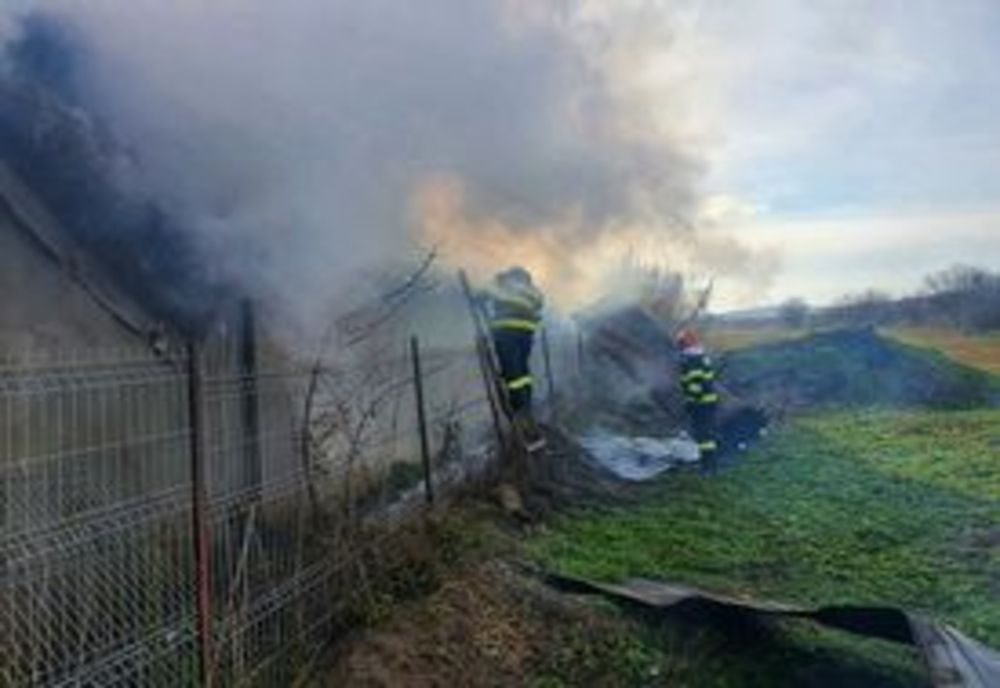 Acum! Incendiu într-o gospodărie din localitatea Frătești