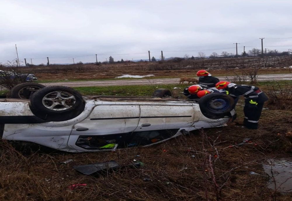Un autoturism s-a răsturnat pe DJ 601, la Roata