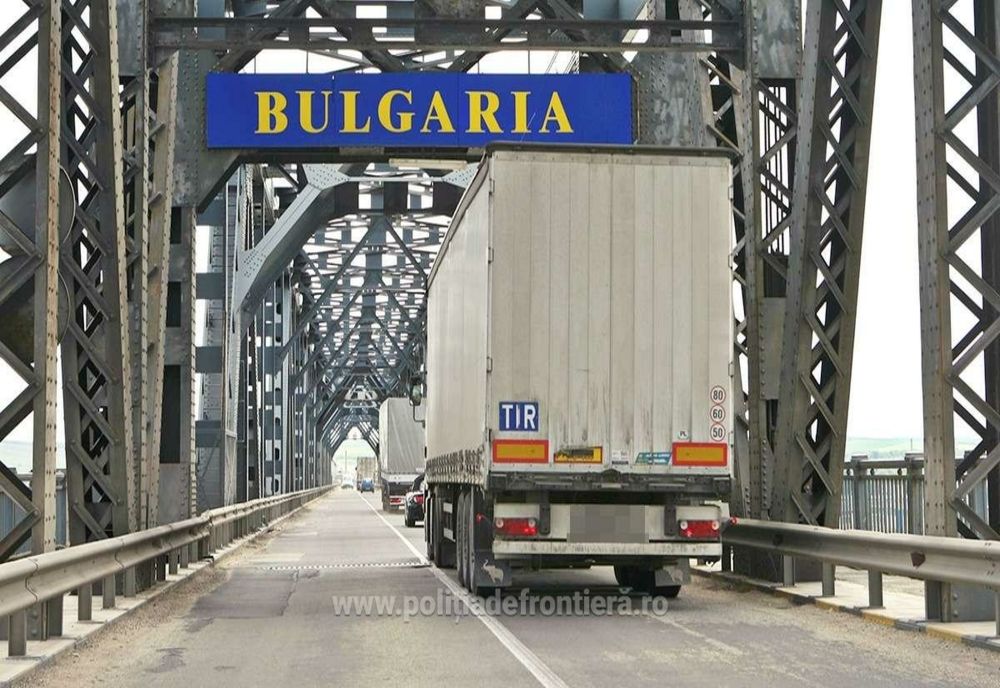 Traficul automarfarelor în PTF Giurgiu, îngreunat de lucrările de asfaltare ale bulgarilor 