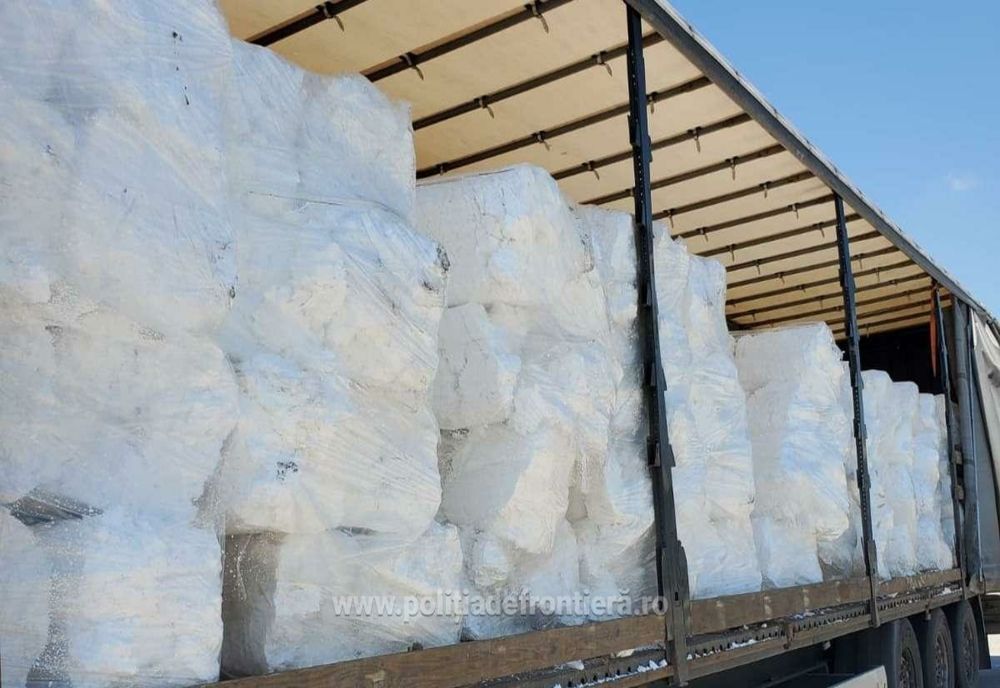 Peste 20 tone de deșeuri plastice transportate ilegal din Grecia, oprite la P. T. F. Giurgiu