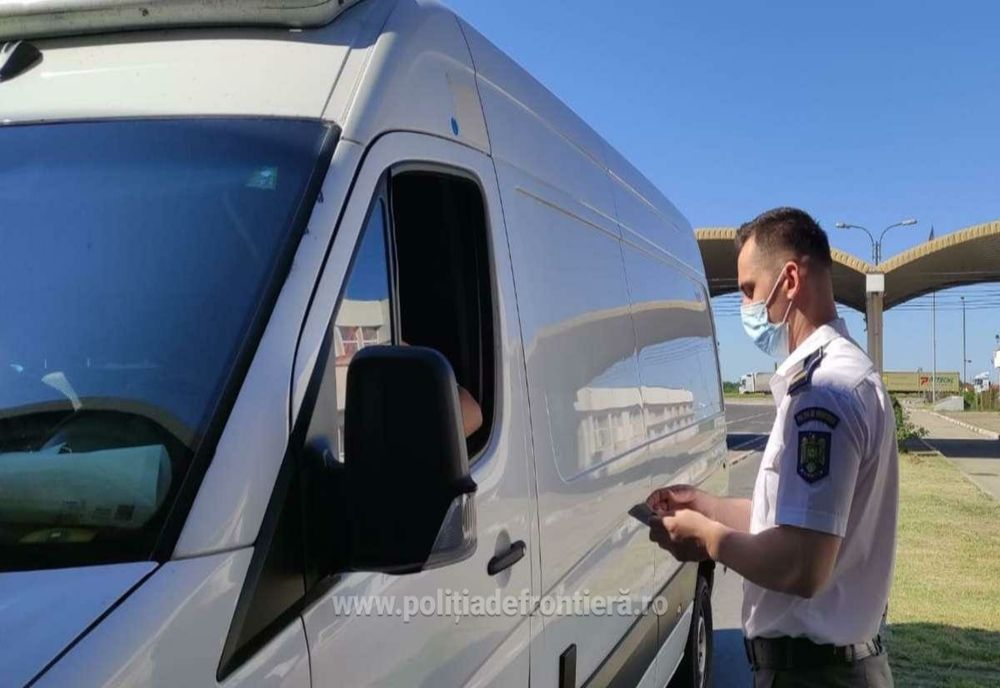Bunuri contrafăcute cu o valoare estimativă de 79.000 lei, confiscate de polițiștii de frontieră de la Giurgiu