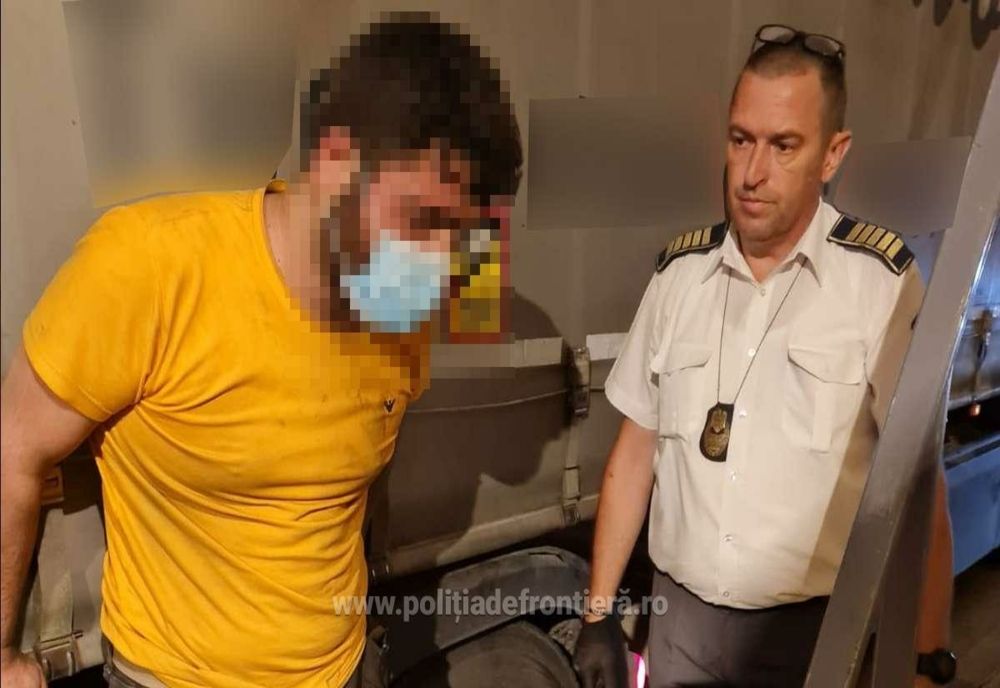 Giurgiu. Tânăr afgan, descoperit pe lada de scule a unui autocamion încărcat cu detergent- VIDEO
