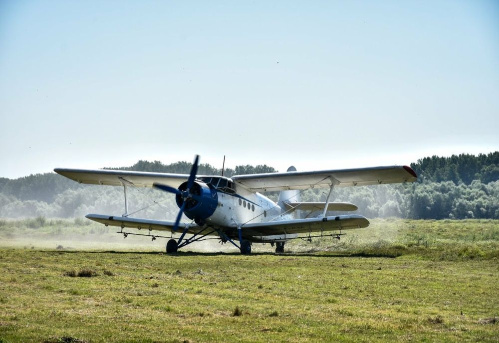 Dezinsecție la Giurgiu. Avionul utilitar a efectuat astăzi trei zboruri de pulverizare  