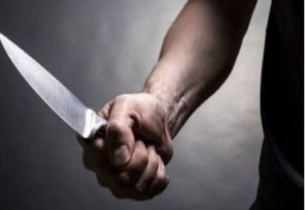 Giurgiu. Bărbat cercetat penal după ce și-a amenințat soția cu două cuțite