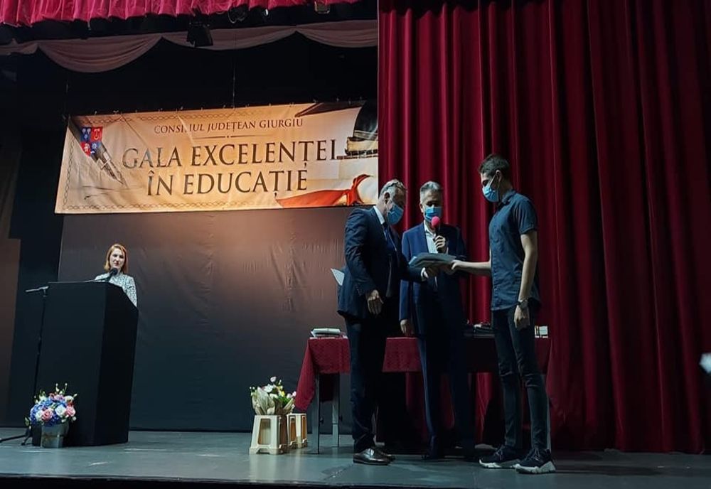 Giurgiu. 143 de elevi cu merite deosebite, premiați de autorități 