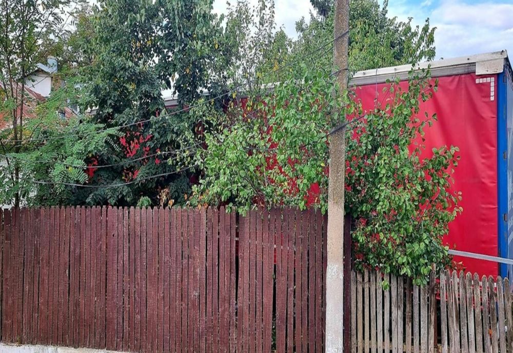 Giurgiu. Un TIR scăpat de sub control a distrus o casă și un gard 