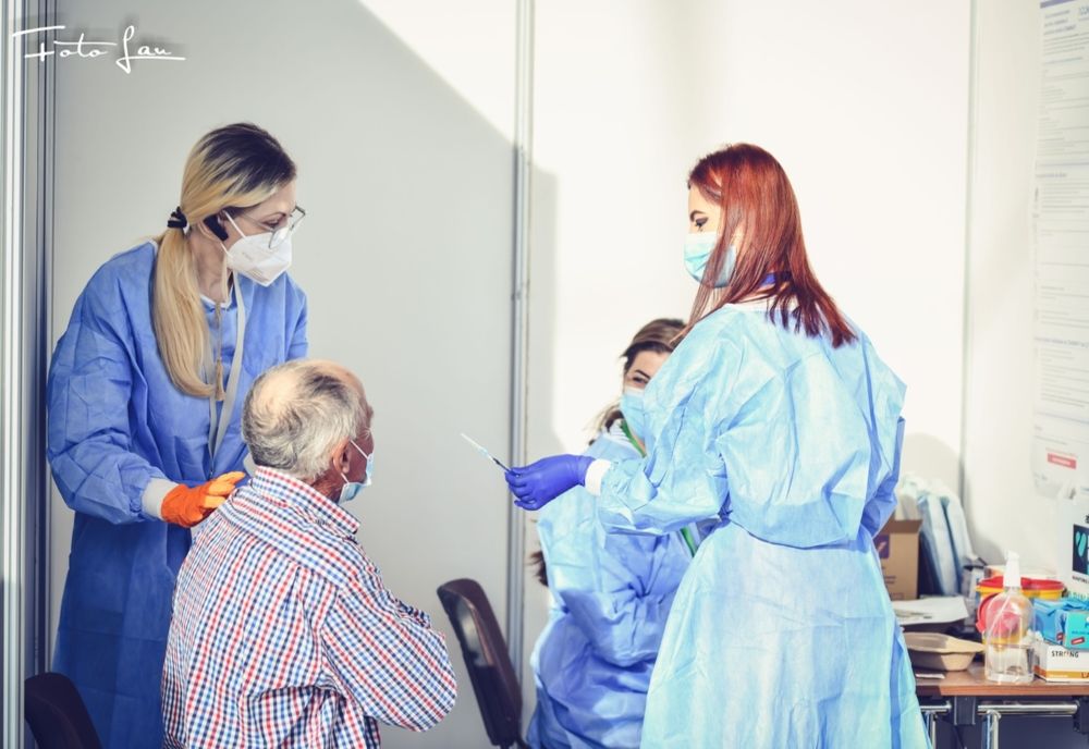 Marți începe administrarea celei de-a treia doze de ser anti-Covid