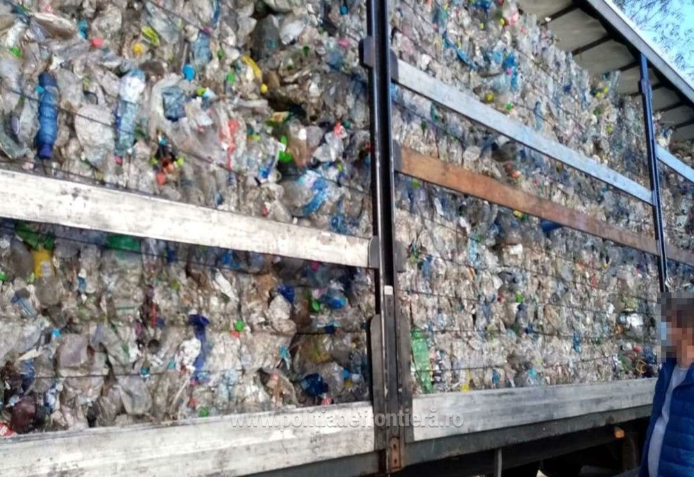 Importuri ilegale de deșeuri: 77 de camioane și 4 barje, însumând 5700 de tone de deșeuri, descoperite la punctele de frontieră ale ITPF Giurgiu