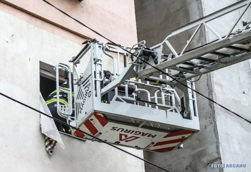 Giurgiu. Femeie de 74 de ani căzută în apartament, salvată de pompieri