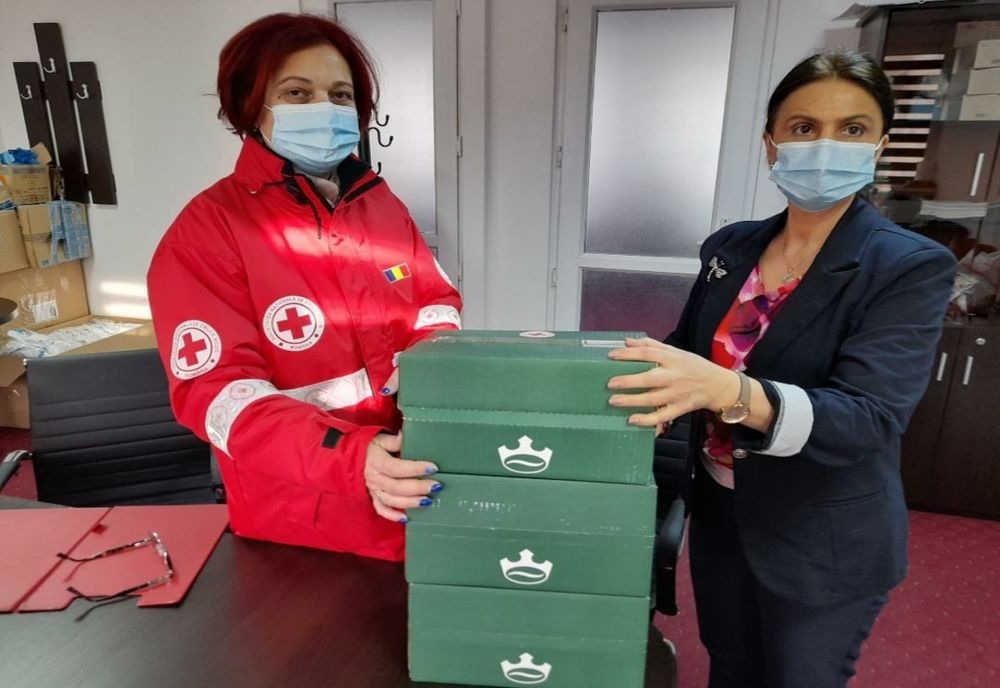 Donaţii de la Crucea Roşie Filiala Giurgiu pentru copii din casele de tip familial 