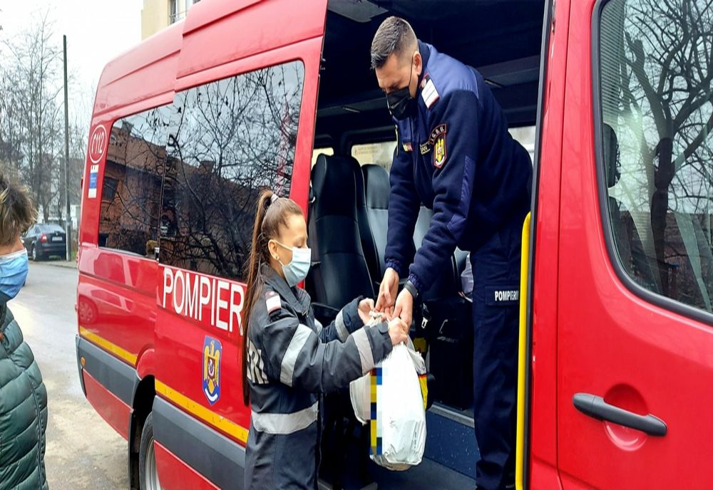 Alimente şi dulciuri donate de ISU Giurgiu copiilor şi  tinerilor cu HIV