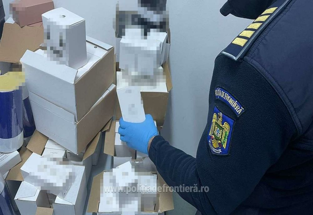 Giurgiu. Peste 1.800 de bunuri contrafăcute, achiziționate din Turcia, descoperite în trei autocare 