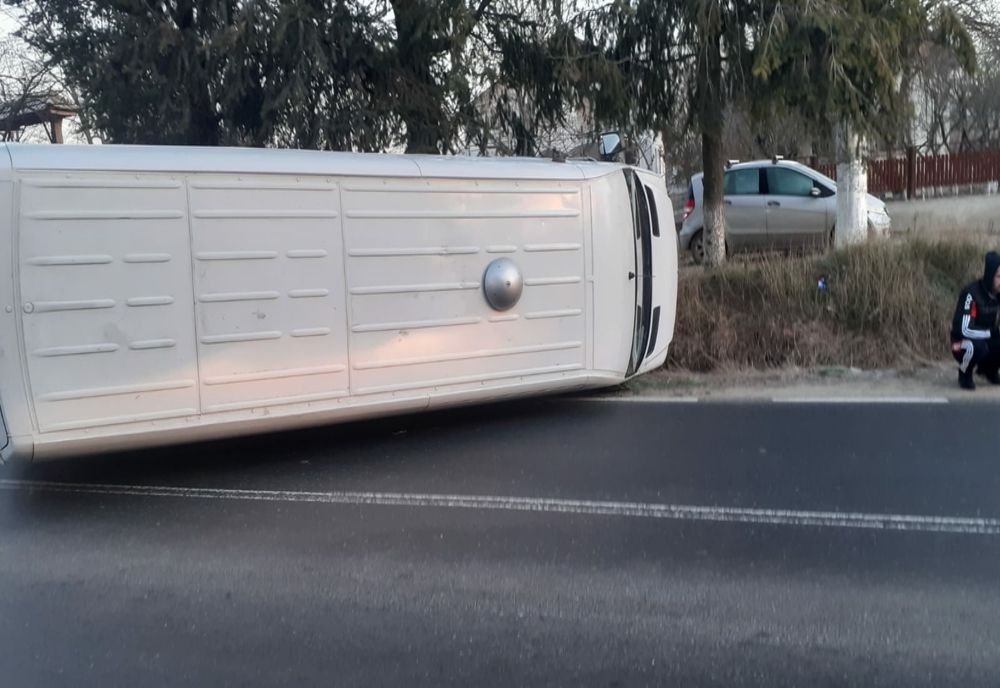 Giurgiu. Jandarmii aflaţi în misiune au ajutat victimele unui accident rutier