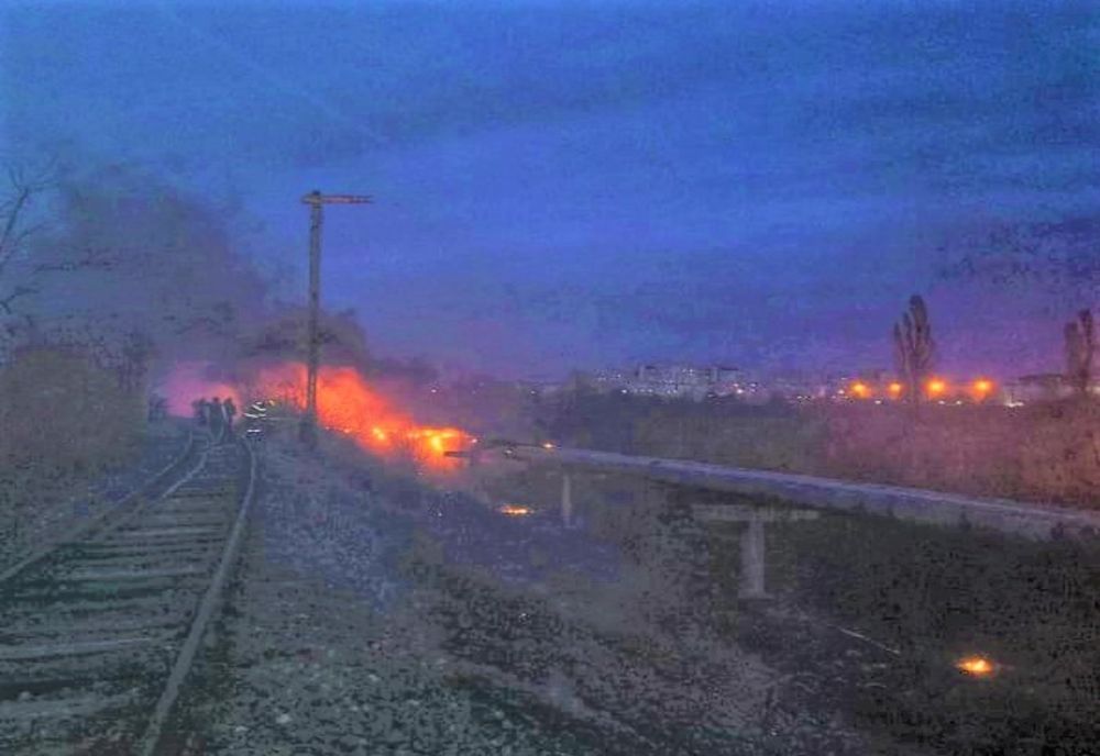 Conducte de căldură din Giurgiu, afectate de incendiile de vegetaţie uscată - VIDEO